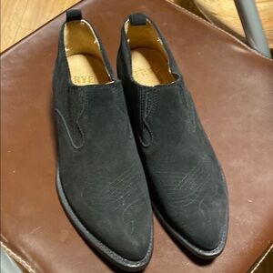 Frye Black Boots Sleek Pointed Toe Design